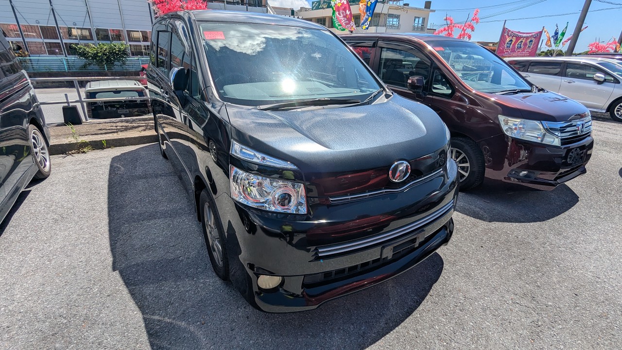 Johnny's Used Cars Okinawa - 2009 Toyota Voxy (ZRR70) - YouTube