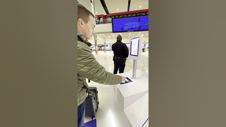 Delta's Parallel Reality Experience at DTW (Detroit Airport) ✈️ #parallelreality #delta
