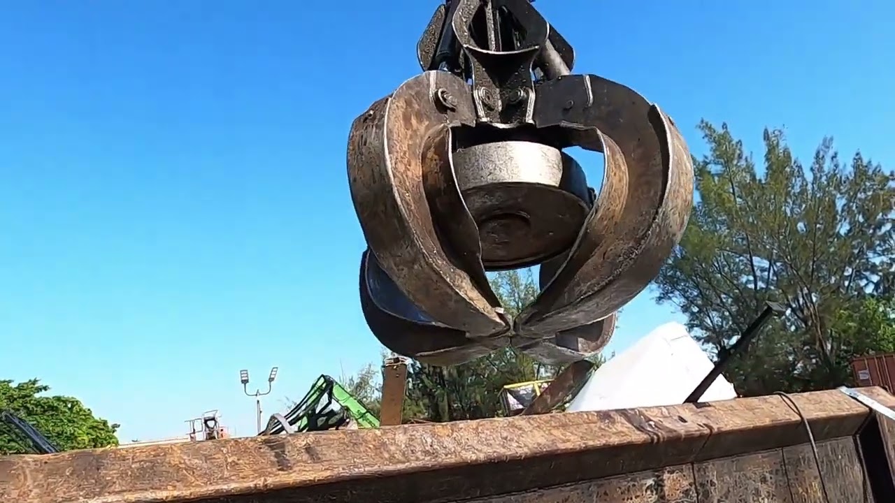 shredding scrap metal and loading a 100 yard truck in king brother recycling
