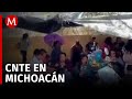 Maestros de la CNTE y padres de familia irrumpen en la Secretaría de Educación de Michoacán