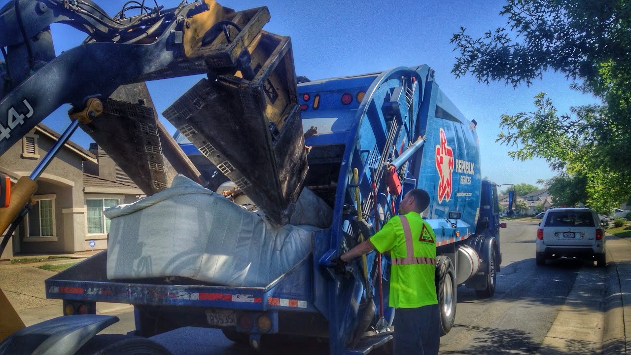 Garbage Truck Eating Sofas YouTube