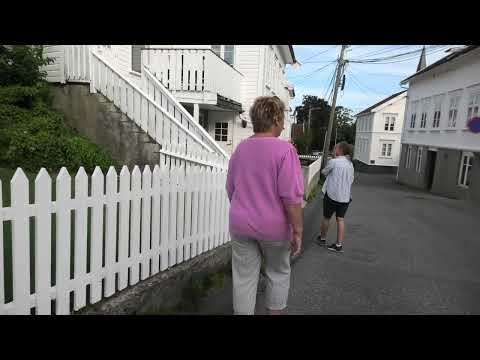 På gjengrodde stier, vi følger spor etter Knut Hamsun. Vi møter også Ibsens museum i Grimstad 4K