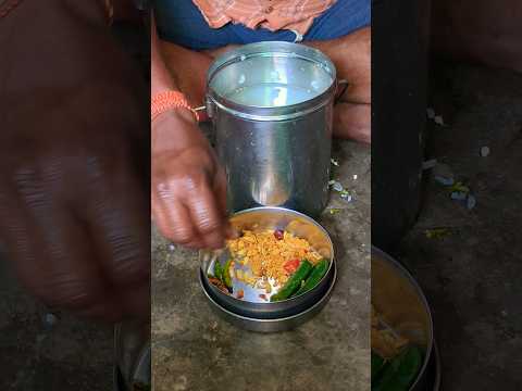 ଚାନାଚୁର ଭେଣ୍ଡି ସିଝା ଆଉ ପଖାଳ ଭାତ |#odia #youtubeshorts #shorts #eating #villagefood