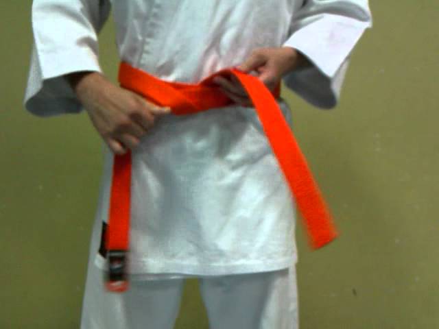 Como atarse el cinto de karate de forma sencilla - YouTube