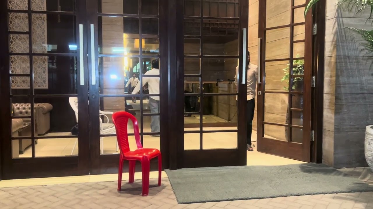 Arhan Khan Spotted in Bandra | Stylish Celebrity Outing 