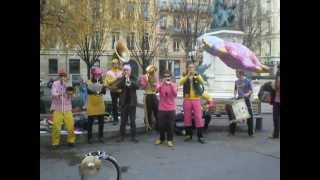 Fanfare Letton Pussies Brass Band, Lyon. Reprise des Têtes Raides, l'Iditenté.