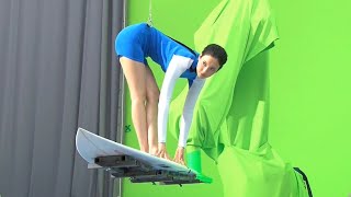 菜々緒、サーフボード上で「菜々緒ポーズ」
