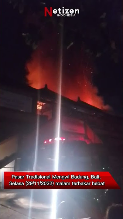 Pasar Mengwi Badung, Bali, Selasa (29/11/2022) malam terbakar hebat.