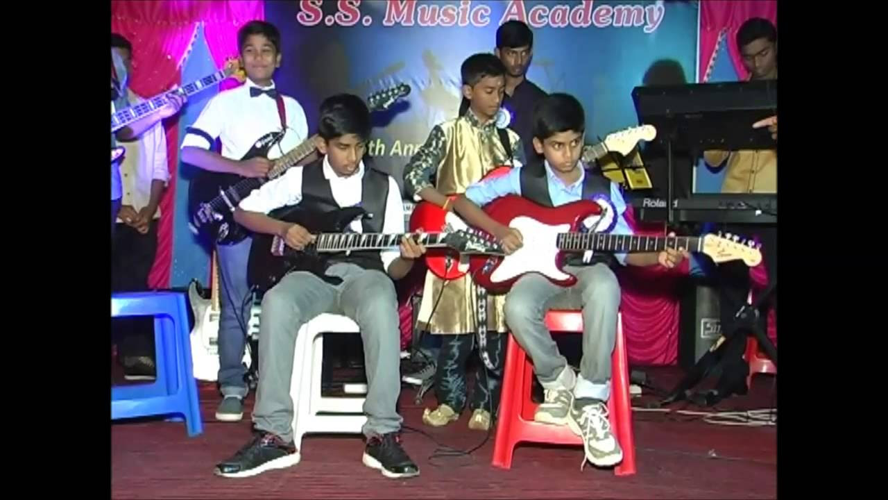 Darshan  Vishwas playing Yendi Yendi Tamil Song in Guitar