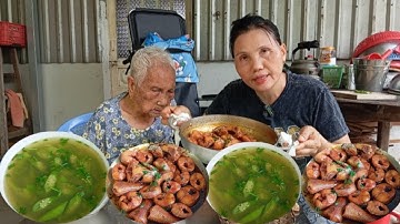 Bà lão 101 tuổi ăn cơm trưa cá lóc kho tiêu canh đậu bắp | Món ăn ngày xưa đi làm ruộng của Bà