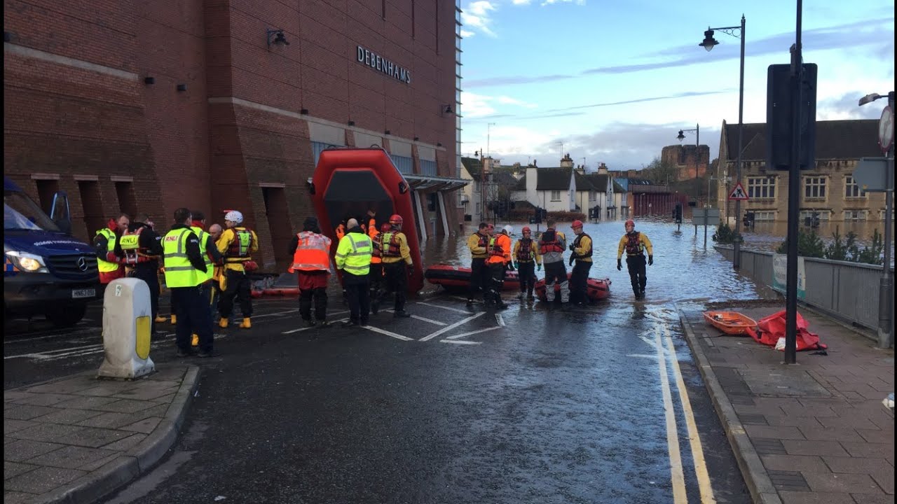 STORM DESMOND DEVASTATING FLOODING IN CARLISLE - YouTube