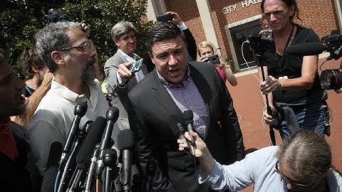 White nationalist rally leader chased by crowd