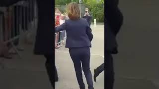 Emmanuel Macron se fait gifler par un homme !! 😱