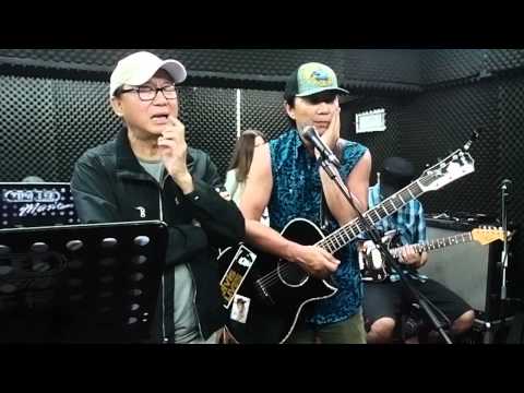 許冠傑與許冠文看許冠英唱unchained melody一時感觸!