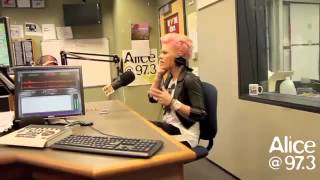 P!nk Hitting a D6 LIVE!