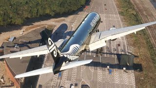 SCARY - Very Low landing Air New Zealand B777 at KASTRUP,COPENHAGEN airport