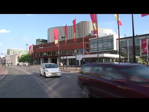 Video: Theater Met Winkels Aan De Boulevard