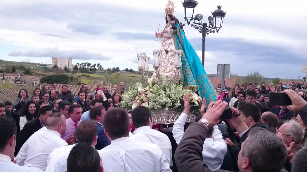 La Virgen de las Vacas y sus mozos bailan el pasodoble del Gato Montés en Ávila