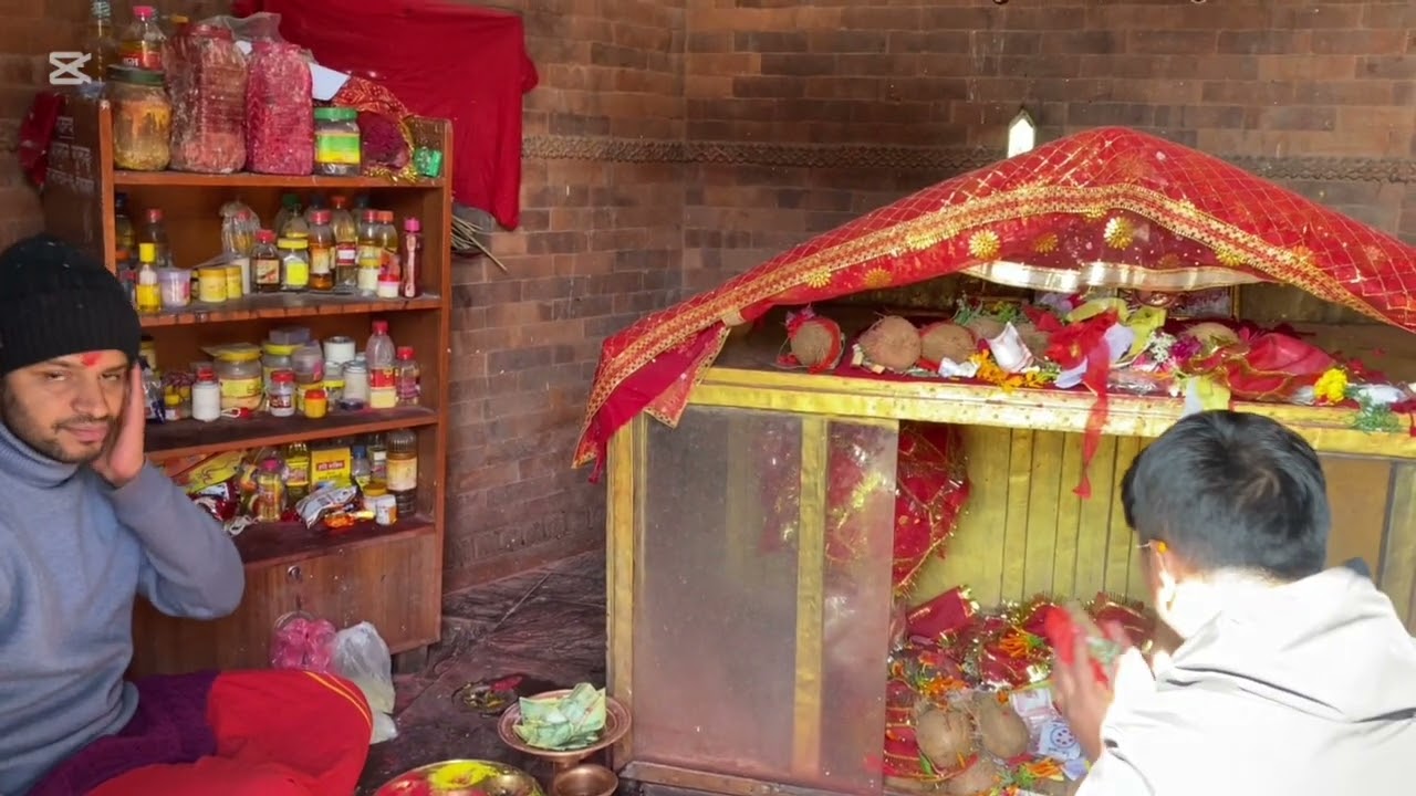 Akala devi mandir ko darsan garan jadae ama chora 