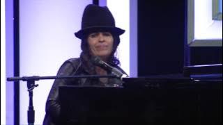 Linda Perry 