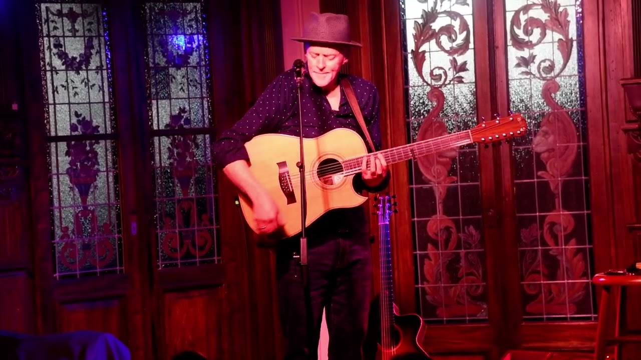 Willy Porter live at the Lizzie Rose music room on 9-18-2025