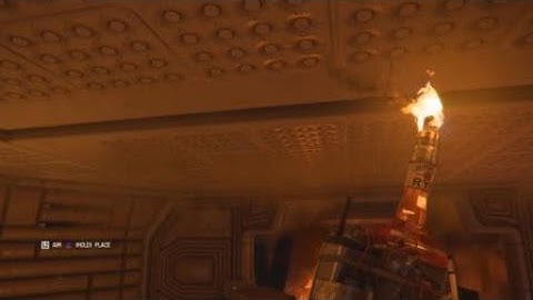 Alien: Isolation™ Always Set a Molotov Down if Xenomorph Sees You
