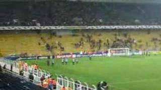 Boş Stad Inliyor