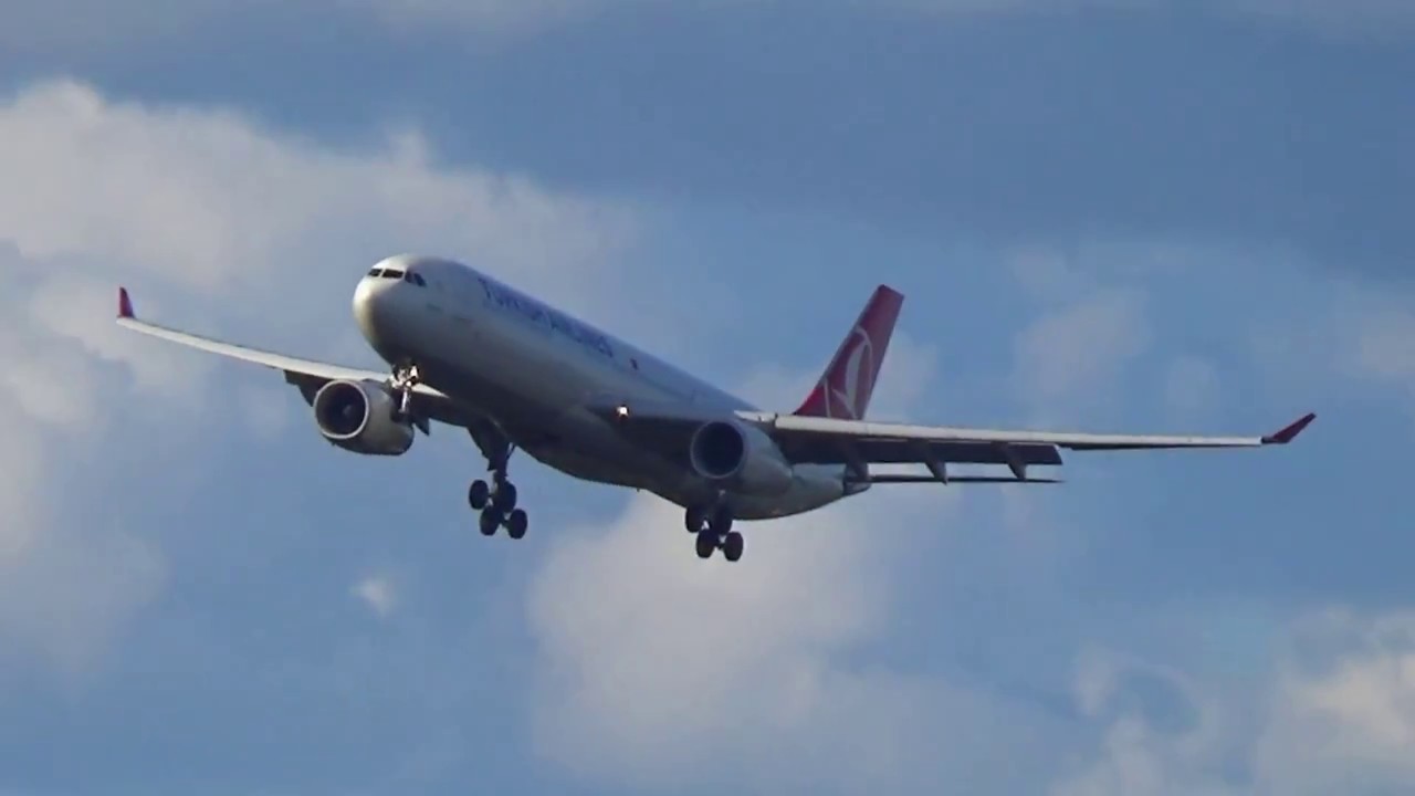 Turkish Airlines Airbus A330-343 Landing Hamburg Airport || TC-JNO