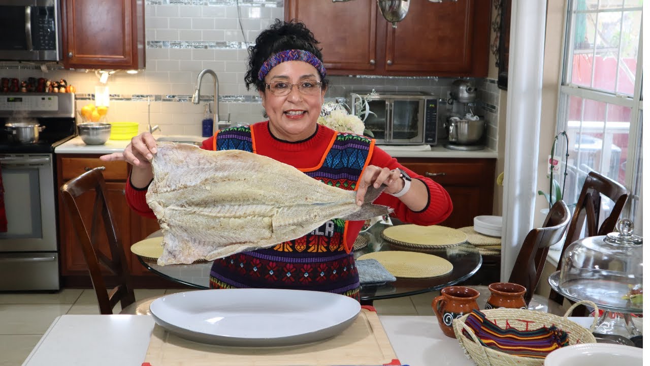 Pescado seco, forrado con huevo platillo típico guatemalteco, en época de Semana Santa.#semanasanta