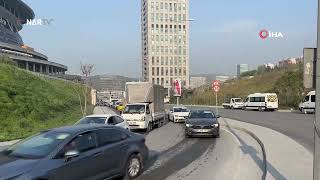 Sarıyer'de beton mikseri arkasındaki boş öğrenci servisine çarparak devrildi