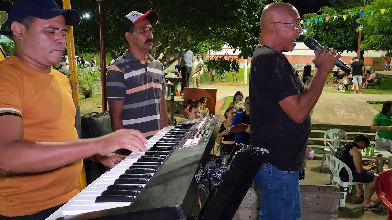 Os Solitários ao vivo no Bar do Fernando na  Praça do Cedro Limoeiro-PE. 19/07/2025