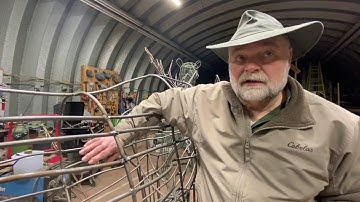 How are topiaries made?