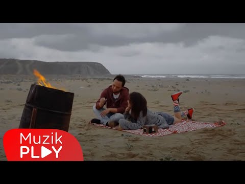 Özgün - Dur Gitme  (Official Video)