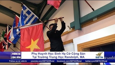 PHÓNG SỰ CỘNG ĐỒNG: Hạ cờ đỏ ở trường trung học Randolph tại Massachusetts