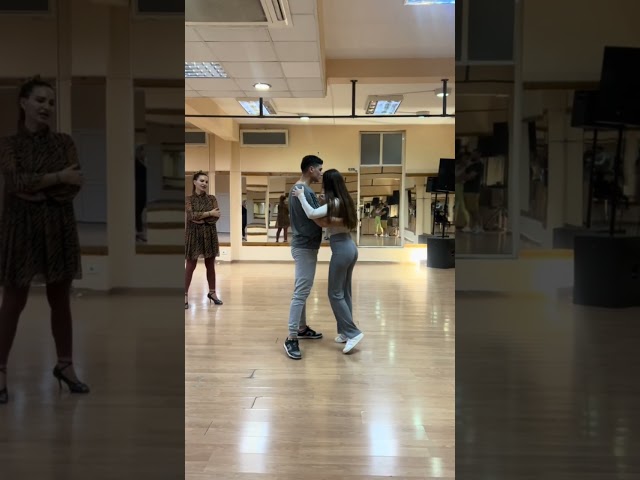 ❤️‍🔥 ARGENTINSKI TANGO ❤️‍🔥

To nije samo ples… to je susret pogleda, dah koji se uskladi i korak koji priča bez riječ