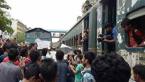 চট্টগ্রাম বিশ্ববিদ্যালয়ে চলছে পুলিশের সঙ্গে ছাত্রলীগের ব্যাপক সংঘর্ষ | Chittagong University