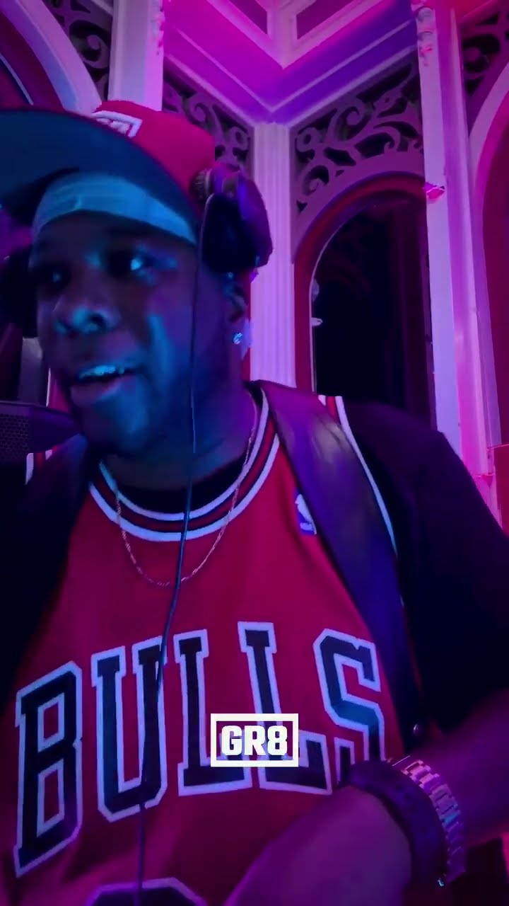 Viral DJ Performance: Neon Lights \u0026 Beats! Witness an electrifying DJ performance in a neon-lit