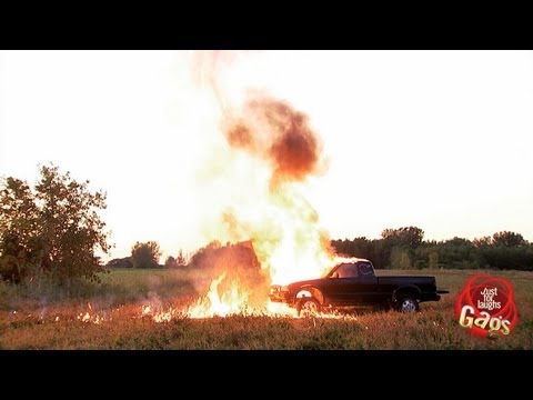 Chasseur fait exploser son pickup!