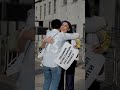 Парень заставил девушку прийти на футбол #динамомосква #пранк #футболисту #обними