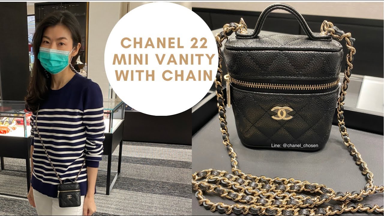 Chanel 22C mini vanity with chain, what fits, modeling shot