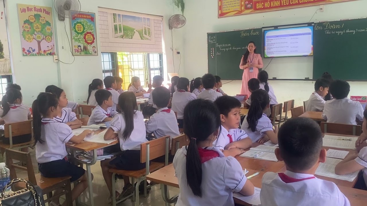 Luyện từ và câu lớp 4:  Trạng ngữ chỉ thời gian, nơi chốn