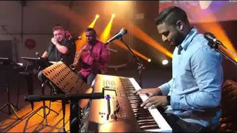 Bad Saxophone Solo - Christian Song "Give Thanks"