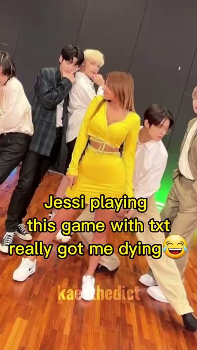 Jessi playing this game with txt #txt #kpop #moa #jessi