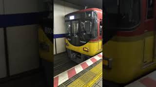 [昼間の回送運用]京阪8000系8004F回送車発車　淀屋橋にて