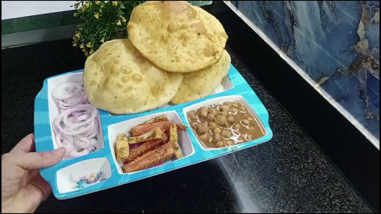 Garma Garam Chhole Bhature Khao mast ho jao 
