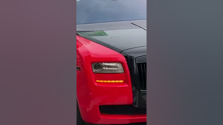 Khi bước lên xe Roll Royce