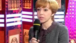 Бастық пен хатшы жыныстық қатынасқа түсіп жатыр Оның аузына үлкен мүшесі бар трансвестит кірді.