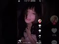 ユルい胸元。そしてダイブ