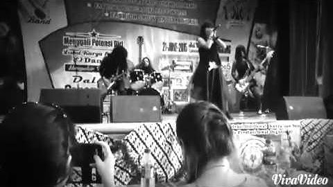 Alone At Last-Gadis Kecil Berbisa (Rokka cover)
