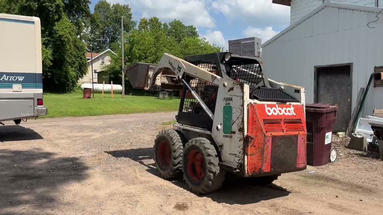 Bobcat Clark 630 Skid Steer - YouTube